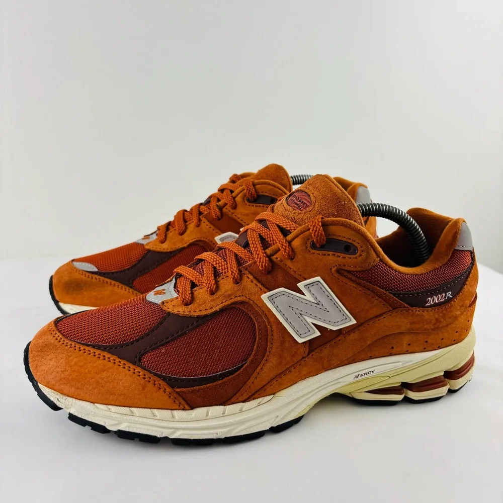 New Balance 2002R Men's Sz 9 Sneakers Rust Orange Suede Athletic Running Shoes